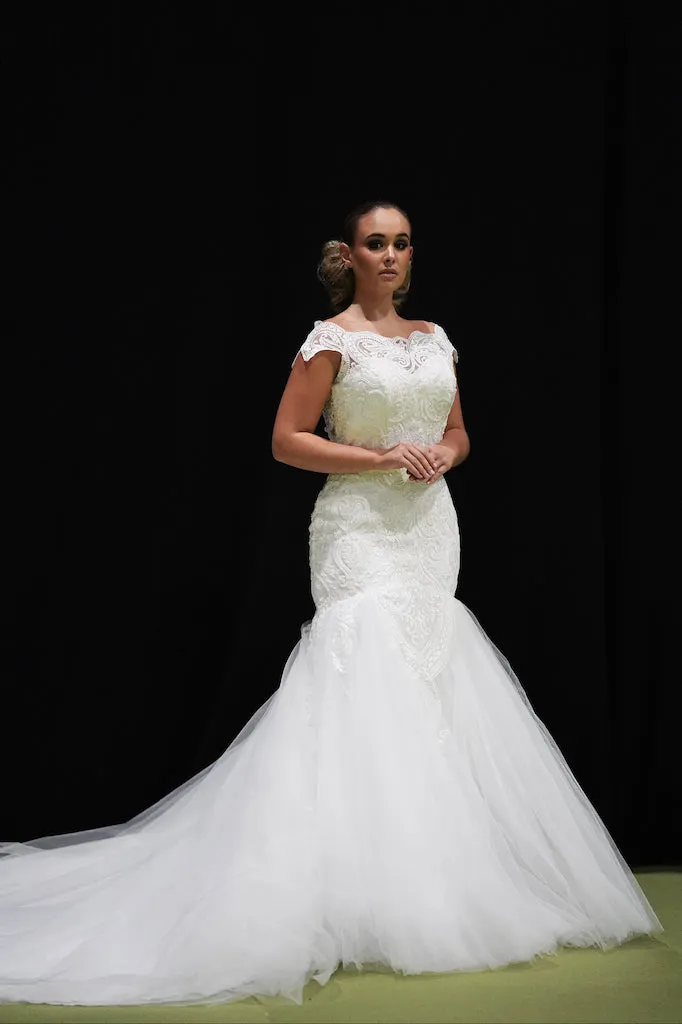Vestido de novia Claudia, silueta rectos, en blanco